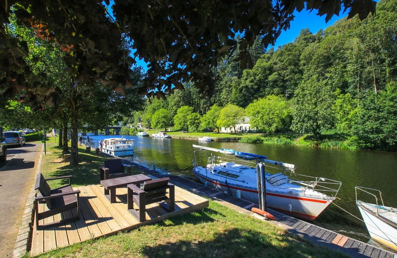 Location de bateau électrique sur le canal