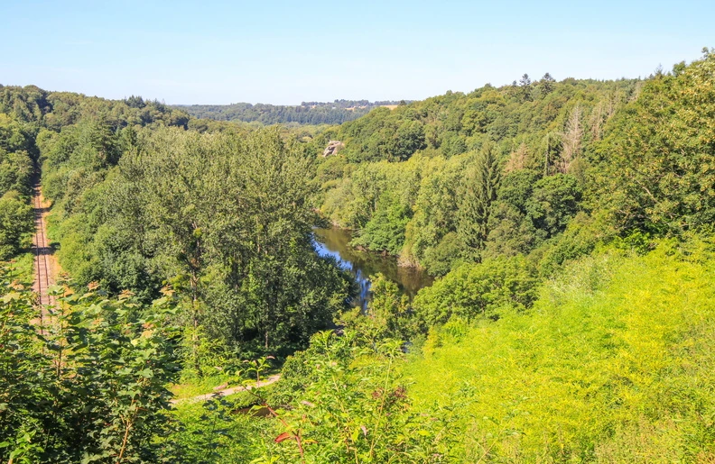 Panorama du canal du Blavet et voie ferrée